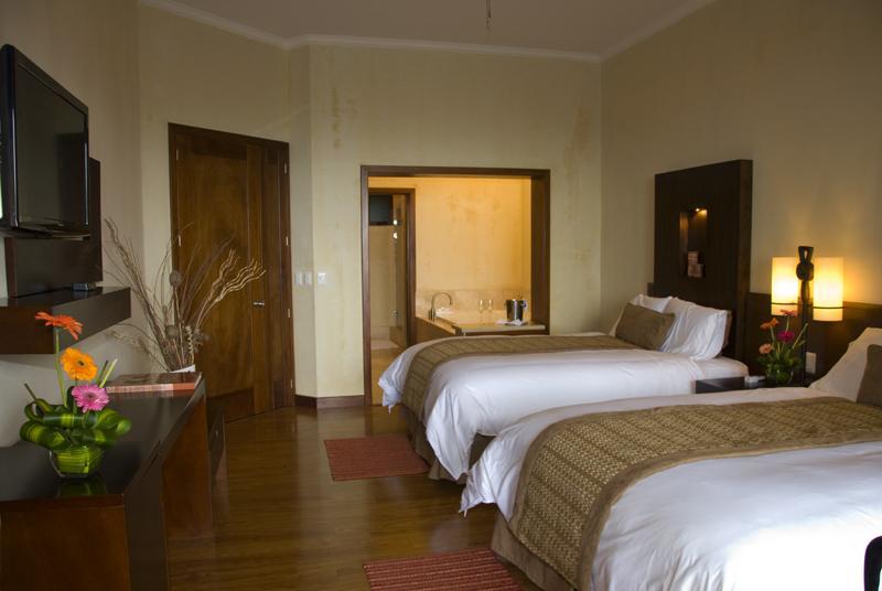 Hotel La Reunion Golf Resort And Residences Antigua Eksteriør billede