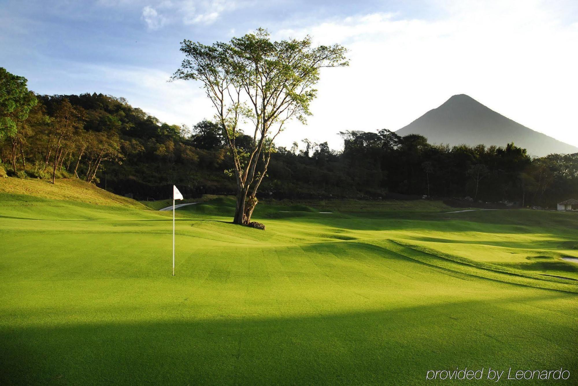 Hotel La Reunion Golf Resort And Residences Antigua Eksteriør billede