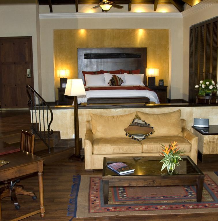 Hotel La Reunion Golf Resort And Residences Antigua Værelse billede